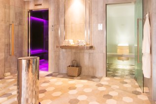 Einblick in den modernen Spa Bereich im  Hotel Hahnenköpfle in Oberstdorf