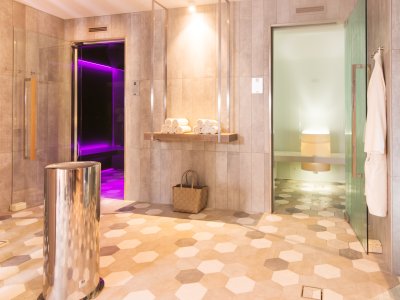 Einblick in den modernen Spa Bereich im  Hotel Hahnenköpfle in Oberstdorf