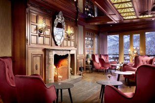 Einblick in die Kaminhalle im Hotel Prinz-Luitpold-Bad in Bad Hindelang.