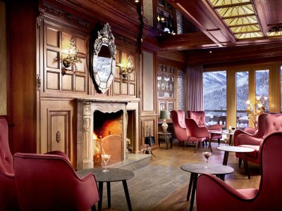 Einblick in die Kaminhalle im Hotel Prinz-Luitpold-Bad in Bad Hindelang.