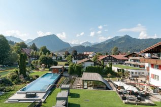 Blick auf das Hotel Franks im Sommer in Oberstdorf.