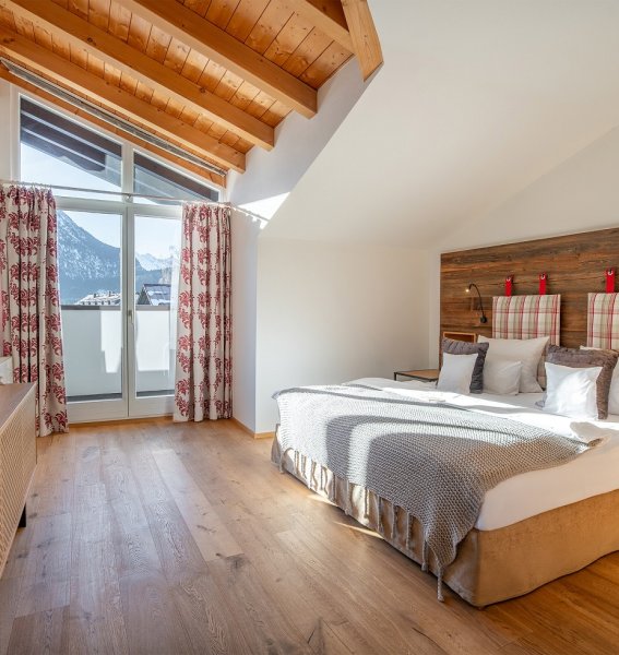 Einblick in ein Zimmer im Hotel Franks in Oberstdorf.