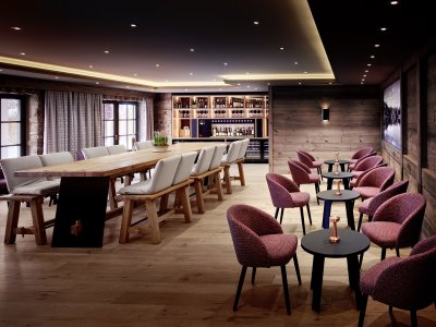 Einblick in die Bar im Hotel Sommer in Füssen.