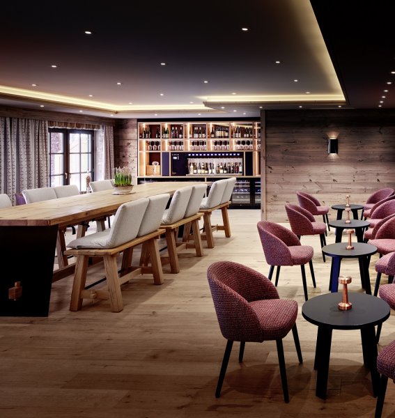 Einblick in die Bar im Hotel Sommer in Füssen.