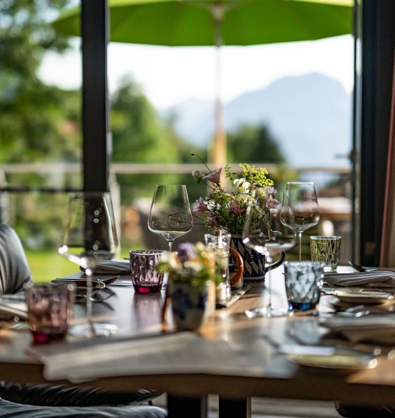 Einblick in das Restaurant in den Alpin Chalets Oberjoch in Bad Hindelang.