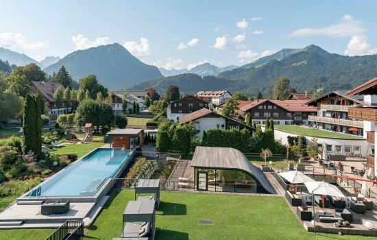 Die Außenansicht des Hotel Franks in Oberstdorf.
