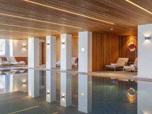 Der Innenpool im Hotel Allgäu Sonne in Oberstaufen.