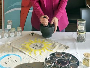 Kräuter mixen im Hotel Allgäu Sonne in Oberstaufen.