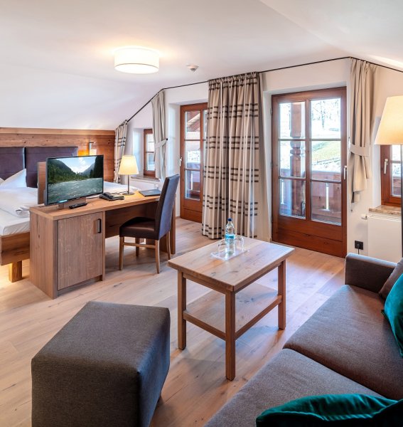 Einblick in ein Zimmer im Hotel Helmer in Schwangau.