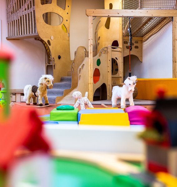 Einblick in das Spielzimmer im Oberjoch Familux Resort in Bad Hindelang.