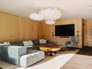 Ein Einblick in das Wohnzimmer des Penthouses des Torgheles Wald und Fluh in Balderschwang.