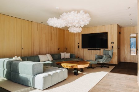Ein Einblick in das Wohnzimmer des Penthouses des Torgheles Wald und Fluh in Balderschwang.
