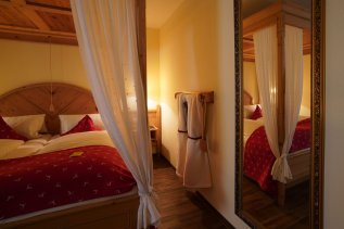 Einblick in ein Zimmer im Landgasthof Hubertus in Apfeltrang.
