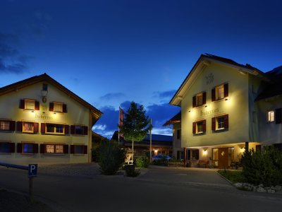 Die Außenansicht des Landgasthof Hubertus in Apfeltrang.