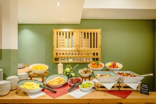 Blick auf das Buffet im Landhotel Gockelwirt in Eisenberg.