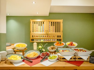Blick auf das Buffet im Landhotel Gockelwirt in Eisenberg.