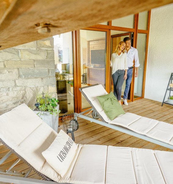 Ruheliegen im Wellnessbereich im Landhotel Gockelwirt in Eisenberg.
