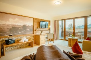 Einblick in ein Zimmer im Landhotel Gockelwirt in Eisenberg.