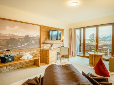 Einblick in ein Zimmer im Landhotel Gockelwirt in Eisenberg.