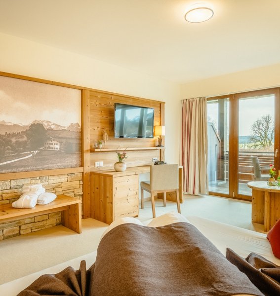 Einblick in ein Zimmer im Landhotel Gockelwirt in Eisenberg.
