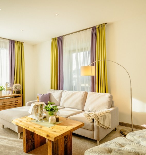 Einblick in ein Zimmer im Landhotel Gockelwirt in Eisenberg.