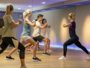 Ein Fitnesskurs im Hotel Allgäu Sonne in Oberstaufen.