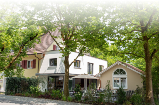 Die Außenansicht des Boutique-Hotel Zum Schloss in Amtzell.
