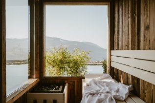 Einblick in die Sauna im Resort Bergkristall in Oberstaufen.