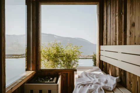 Einblick in die Sauna im Resort Bergkristall in Oberstaufen.