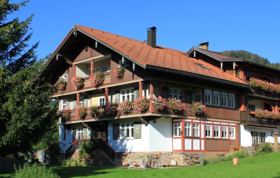 Mühlenhof Außenansicht Sommer Westen Das Hotel Mühlenhof in Oberstaufen von außen im Sommer.