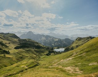 Der Seealpsee beim Freiberg Romantik Hotel in Oberstdorf.