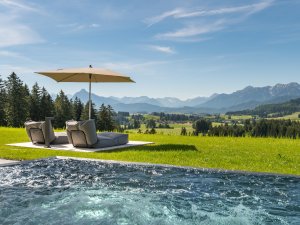 Der Wellnessgarten im PANORAMA Allgäu Spa Resort in Rückholz.