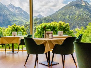 Das Restaurant mit Ausblick im Hotel Prinz-Luitpold-Bad in Bad Hindelang.