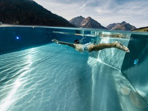 Der Infinitypool des A-ROSA Ifen Hotel im Kleinwalsertal.