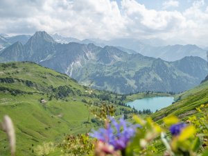 Der Seealpsee beim Freiberg Romantik Hotel in Oberstdorf.