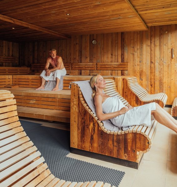 Einblick in eine Sauna im A-ROSA Ifen Hotel Kleinwalsertal in Hirschegg.