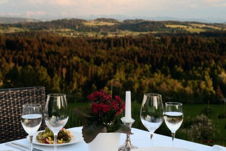 Berghotel Jägerhof Abendessen mit Panorama Abendessen mit Panorama im Berghotel Jägerhof in Isny.
