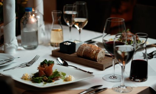 Berghotel Jägerhof Gedeckter Tisch Ein gedeckter Tisch mít einer Vorspeise im Berghotel Jägerhof in Isny.