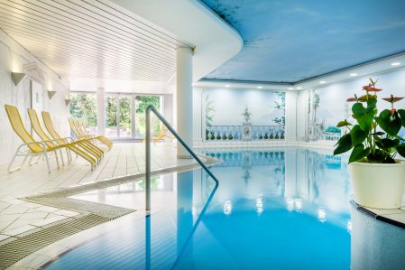 Berghotel Jägerhof Innenpool Blick auf den Innenpool im Berghotel Jägerhof in Isny.