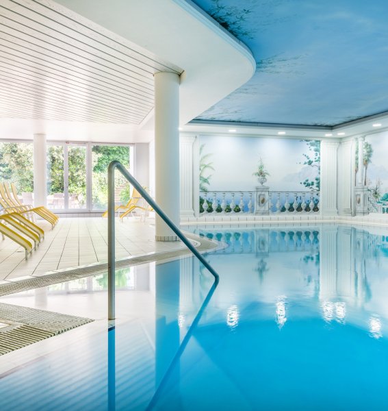 Berghotel Jägerhof Innenpool Blick auf den Innenpool im Berghotel Jägerhof in Isny.