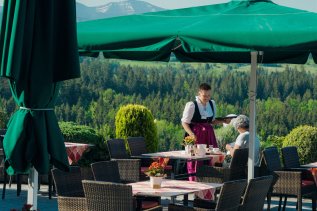Blick auf die Terrasse im Berghotel Jägerhof in Isny.