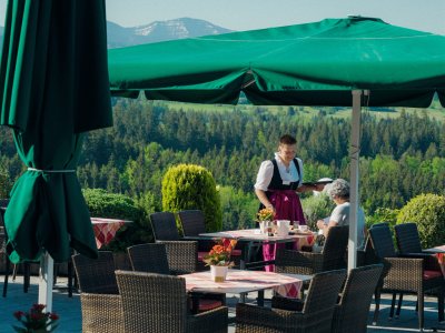 Berghotel Jägerhof Terrasse Blick auf die Terrasse im Berghotel Jägerhof in Isny.