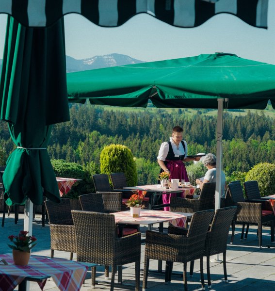 Berghotel Jägerhof Terrasse Blick auf die Terrasse im Berghotel Jägerhof in Isny.