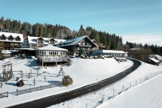 Blick auf das Berghotel Jägerhof in Isny im Winter.