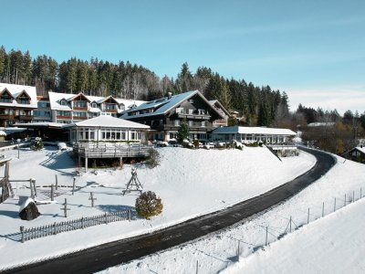Berghotel Jägerhof Außenansicht Winter Blick auf das Berghotel Jägerhof in Isny im Winter.