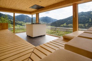 Blick in die Sauna des Bio-Berghotel Ifenblick im Kleinwalsertal.