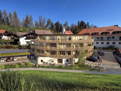 NaturZEIT Außenansicht Sommer Die Außenansicht im Sommer des Hotel NaturZEIT in Füssen.