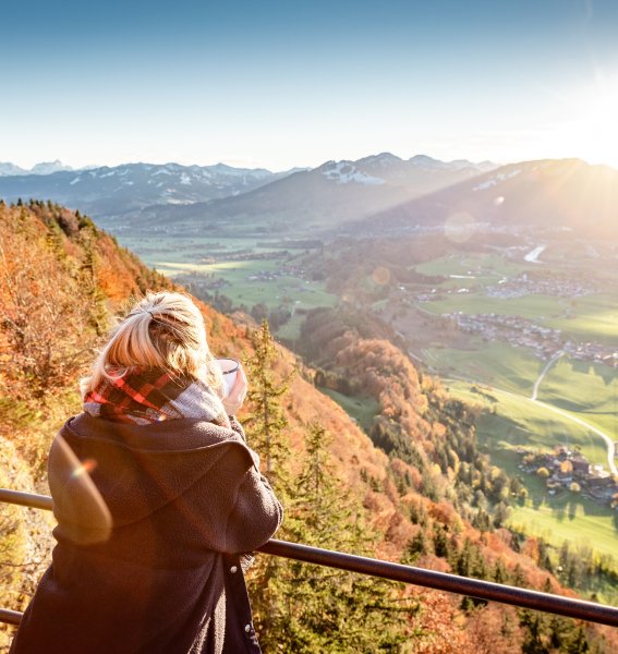 Der herbstliche Ausblick auf die Allgäuer Berge.