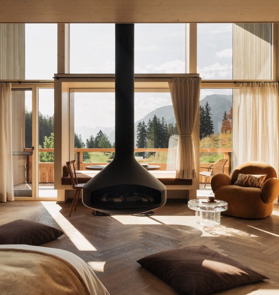 Einblick in eine Suite im Berghotel Schlossanger Alp in Pfronten.
