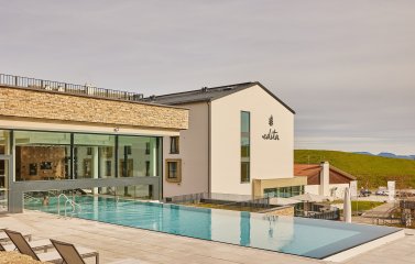 Hotel edita Außenpool Herbst Der Außenpool des Hotel edita in Scheidegg.